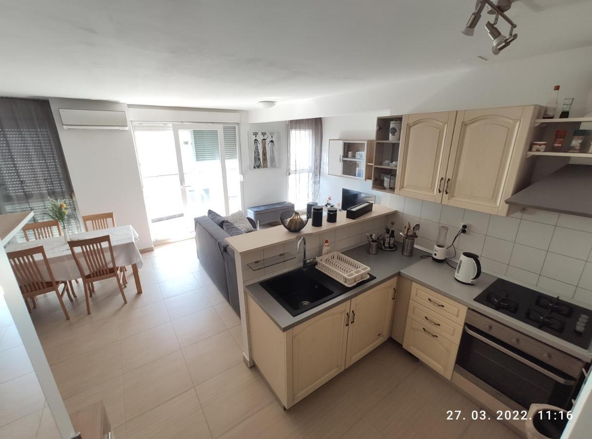 Apartman Antonela With Free Garage Parking Apartment Split Exterior photo